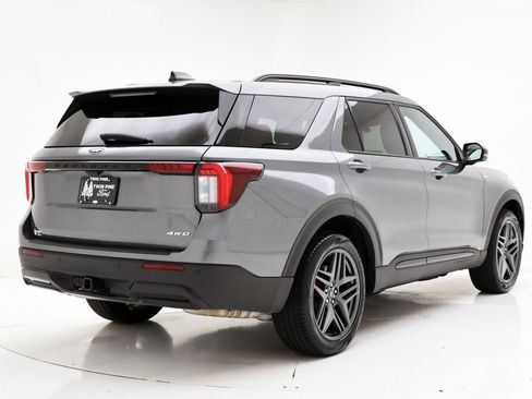 Used 2025 Ford Explorer ST-Line w/ ST-Line Street Pack image 9