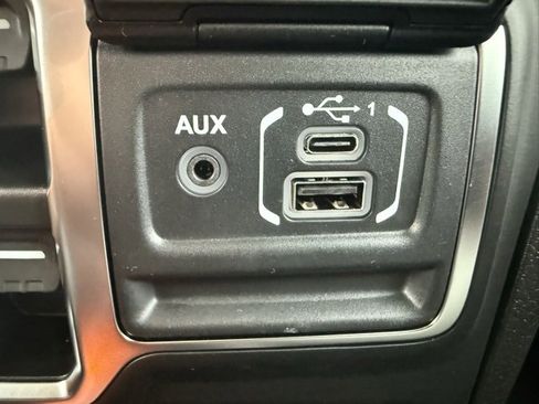 New 2025 Jeep Gladiator Mojave image 32