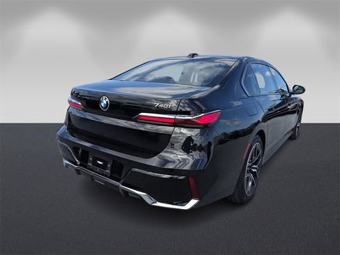 Certified 2023 BMW 740i image 4