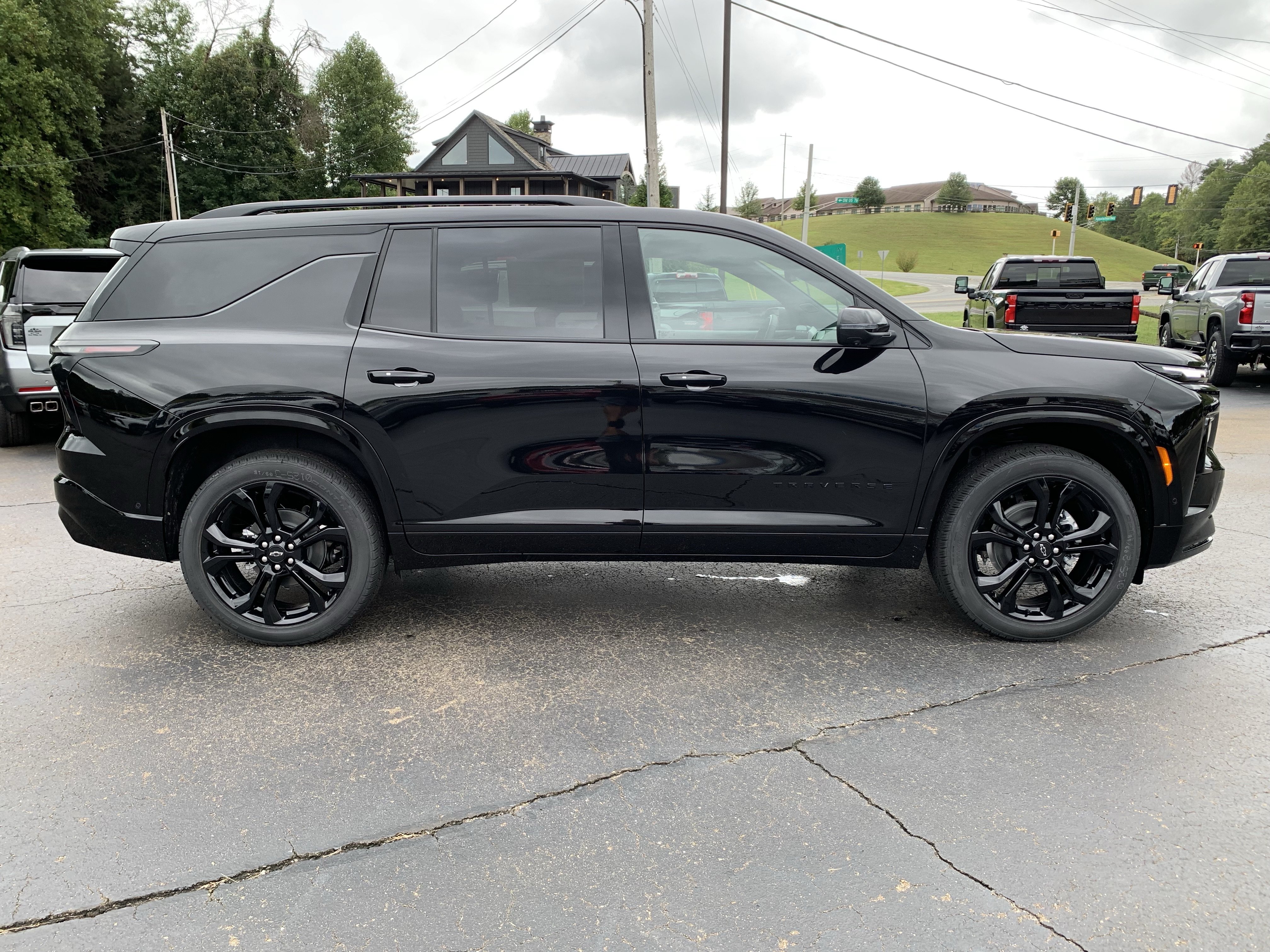 New 2027 Chevrolet Traverse RS AWD/4WD image 3