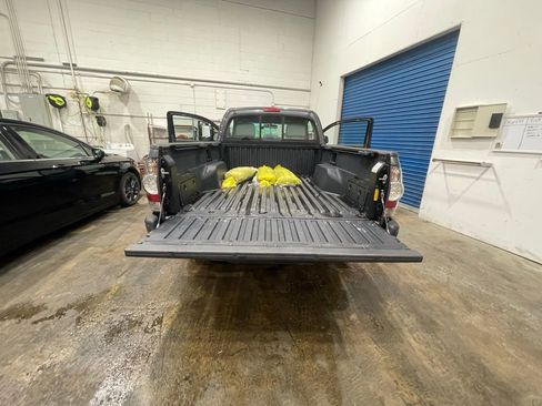 Used 2010 Toyota Tacoma 4x4 Regular Cab image 26