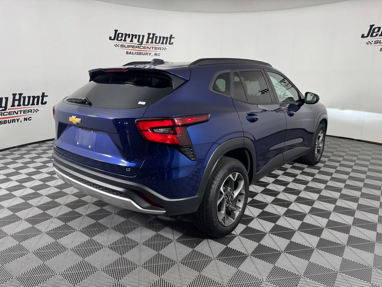 Used 2024 Chevrolet Trax LT FWD image 7