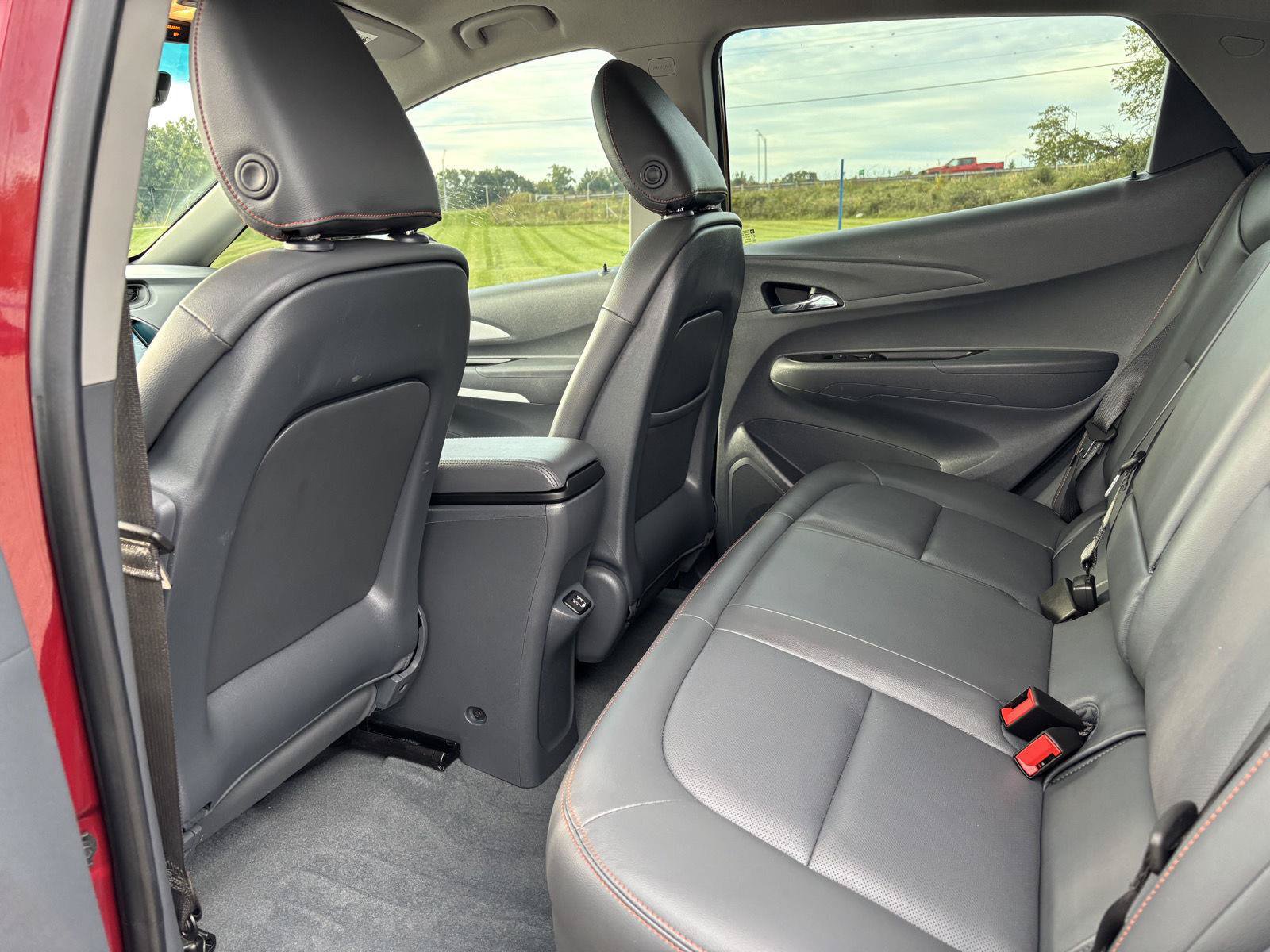 Used 2021 Chevrolet Bolt Premier w/ Infotainment Package FWD image 18