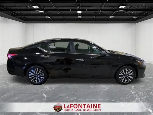 Used 2025 Nissan Altima 2.5 SV image 9
