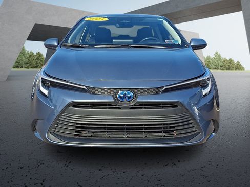 Certified 2025 Toyota Corolla LE image 2