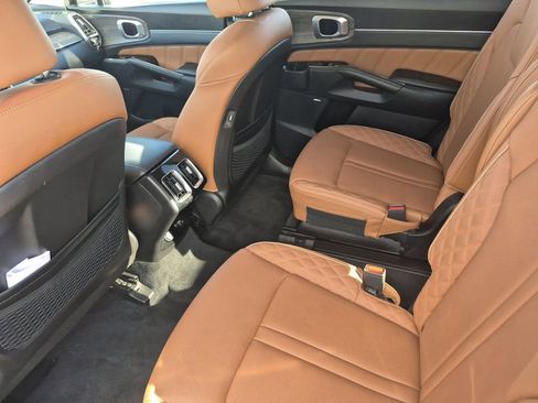 Certified 2022 Kia Sorento SX Prestige w/ Rust Color Package image 13