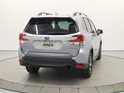 Used 2021 Subaru Forester Premium image 6