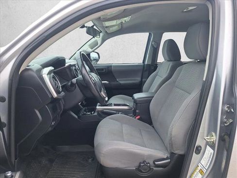 Used 2017 Toyota Tacoma SR5 w/ SR5 Appearance Package (SM) image 10