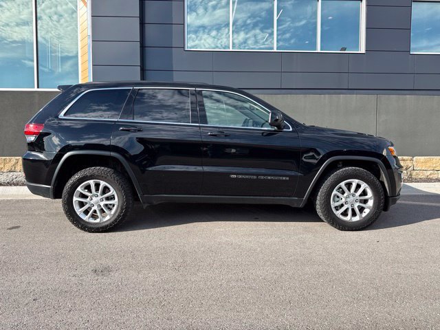 Used 2022 Jeep Grand Cherokee Laredo E AWD/4WD image 2