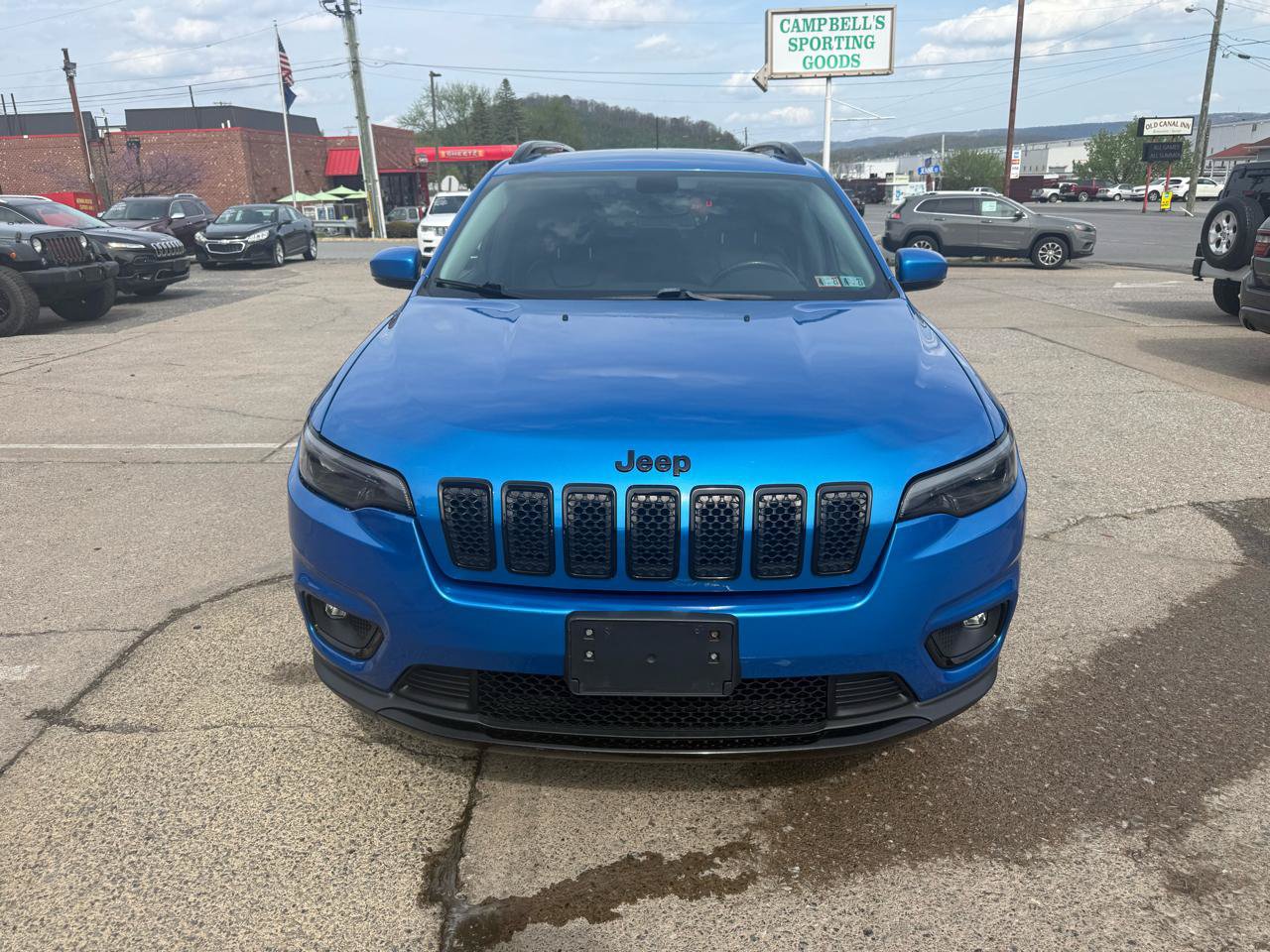 Used 2020 Jeep Cherokee Latitude Plus AWD/4WD image 2