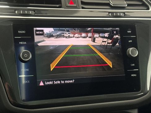 Used 2018 Volkswagen Tiguan SEL FWD image 26