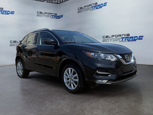 Used 2022 Nissan Rogue Sport SV image 3