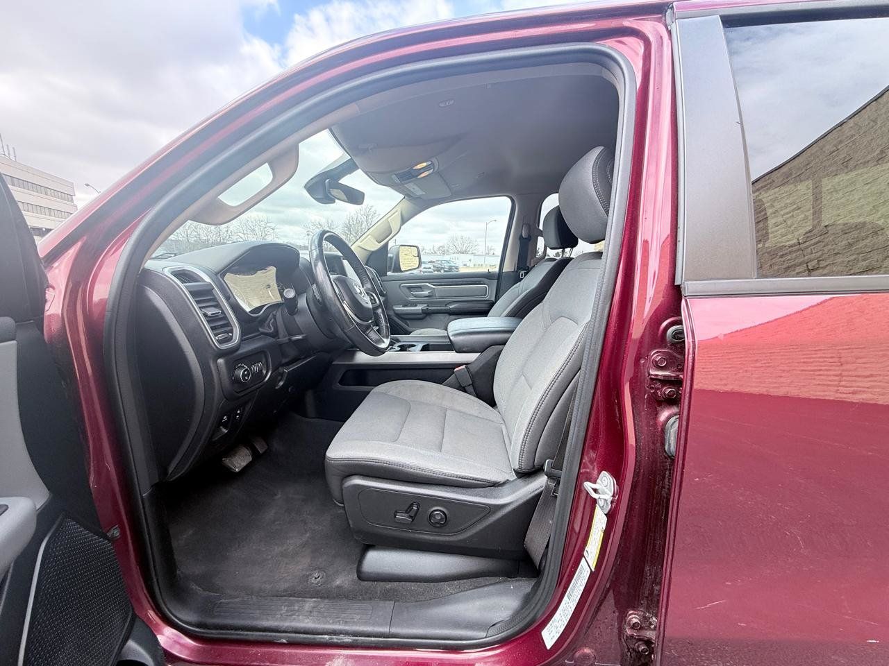 Used 2019 RAM 1500 Big Horn AWD/4WD image 9