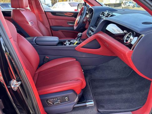 Used 2022 Bentley Bentayga image 14