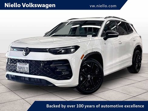 Certified 2026 Volkswagen Tiguan SE R-Line FWD image 1