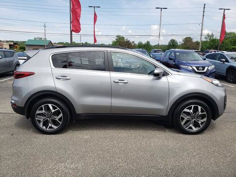 Used 2022 Kia Sportage EX AWD/4WD image 3