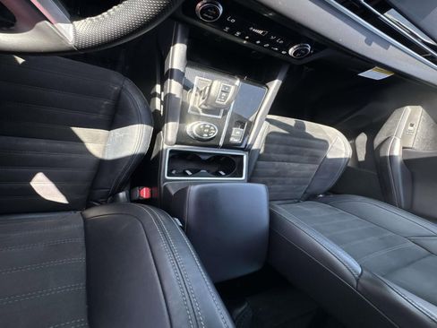 Used 2023 Mitsubishi Outlander SE AWD/4WD image 24