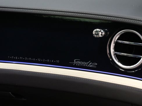 Used 2024 Bentley Flying Spur W12 image 36