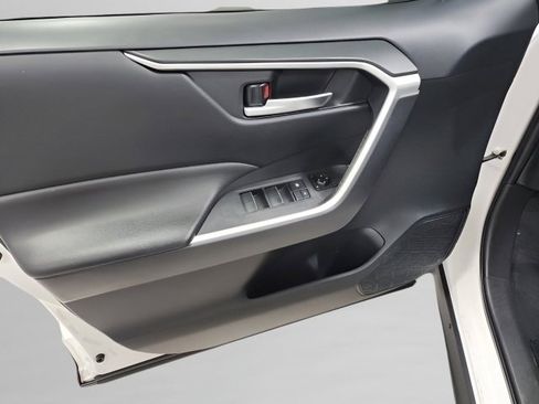 Used 2019 Toyota RAV4 XLE Premium image 24