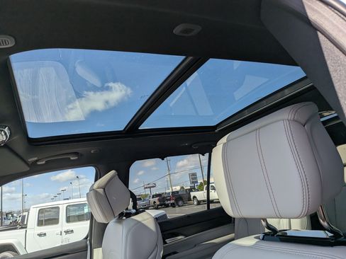 New 2026 Jeep Grand Wagoneer Summit AWD/4WD image 13