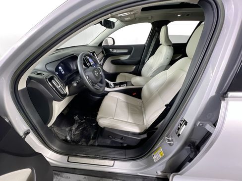 Used 2023 Volvo XC40 B4 Plus w/ Driver Assist Package FWD image 21