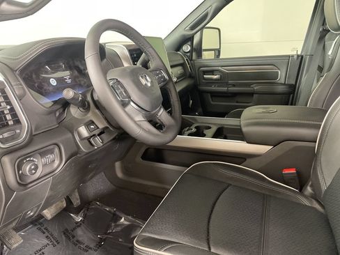 New 2026 RAM 2500 Laramie AWD/4WD image 21