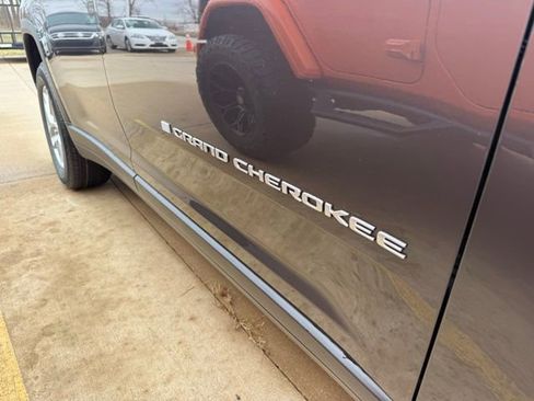 New 2025 Jeep Grand Cherokee L Laredo w/ Luxury Tech Group I image 2