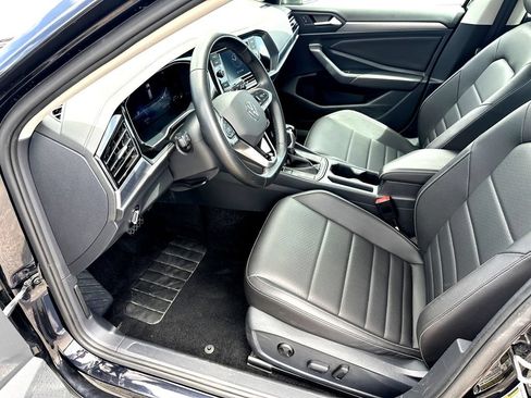 Certified 2024 Volkswagen Jetta SE FWD image 11