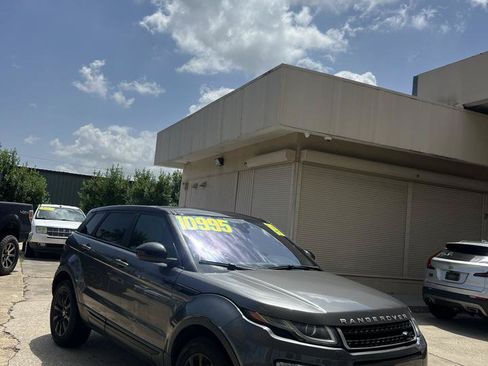 Used 2019 Land Rover Range Rover Evoque SE AWD/4WD image 3
