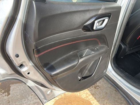 Used 2025 Jeep Compass Trailhawk image 14