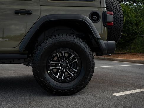 Used 2025 Jeep Wrangler Unlimited Sport AWD/4WD image 6