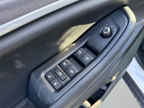 New 2025 Jeep Grand Cherokee Limited image 25