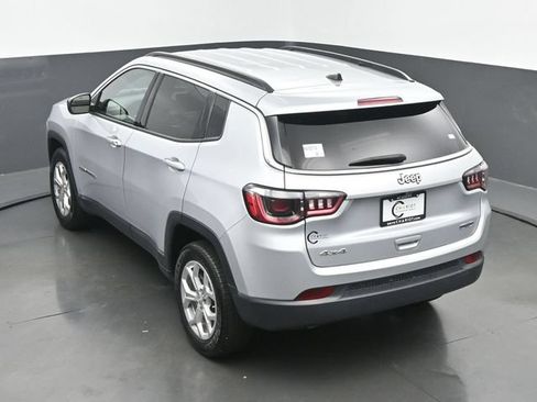 Used 2024 Jeep Compass Latitude AWD/4WD image 37