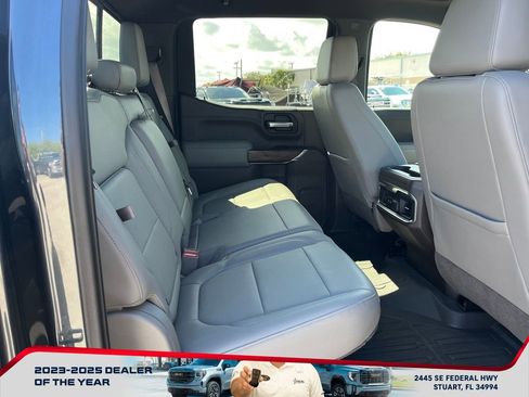 Used 2021 GMC Sierra 1500 SLT w/ SLT Premium Package image 17