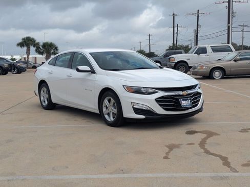 Used 2025 Chevrolet Malibu LS FWD image 3