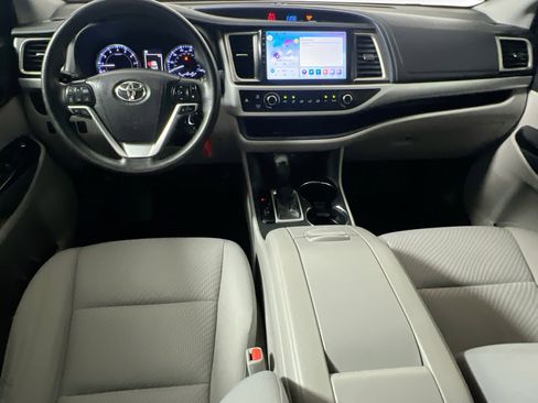 Used 2019 Toyota Highlander LE FWD image 29