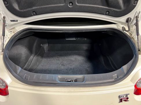 Used 2017 Nissan GT-R Premium image 17