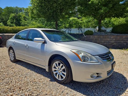 Used 2010 Nissan Altima 2.5 S FWD image 1