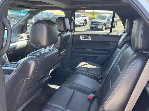 Used 2015 Ford Explorer XLT w/ Equipment Group 202B AWD/4WD image 10