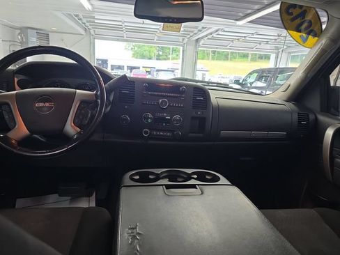 Used 2013 GMC Sierra 2500 SLE w/ SLE Preferred Package AWD/4WD image 11