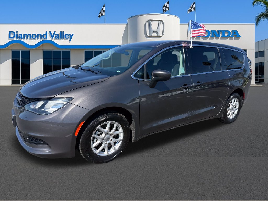 Used 2023 Chrysler Voyager LX FWD image 3