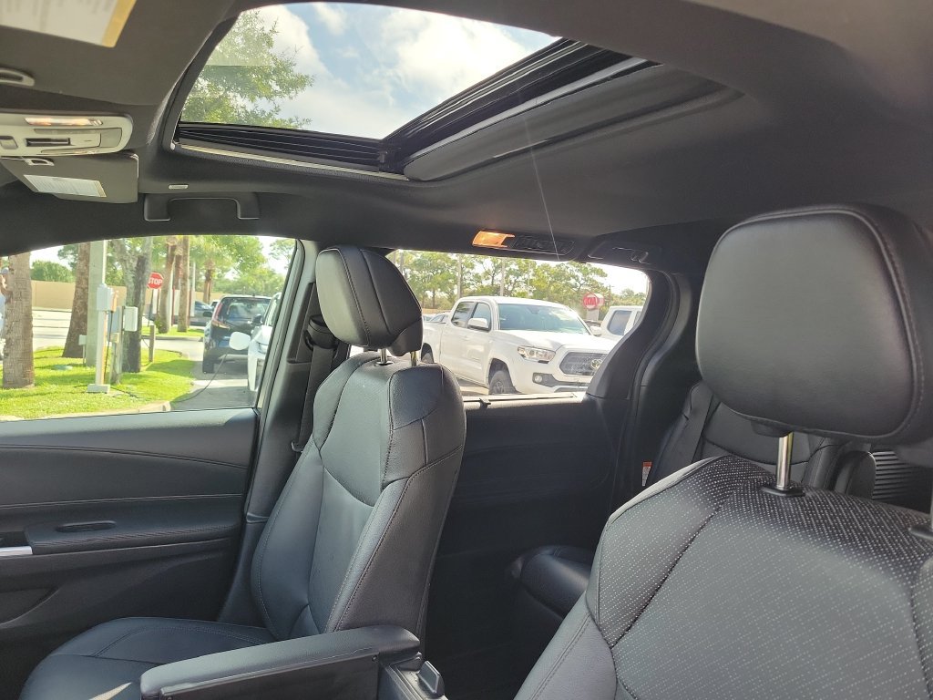 Used 2025 Toyota Sienna Limited FWD image 22