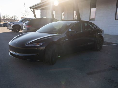Used 2024 Tesla Model 3 Rear-Wheel Drive image 3