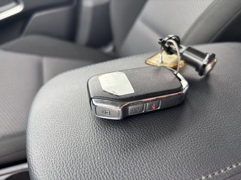 Used 2025 Kia Soul LX w/ LX Technology Package FWD image 21