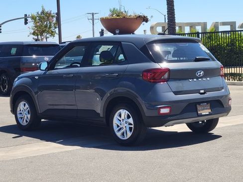 Used 2026 Hyundai Venue SE FWD image 3