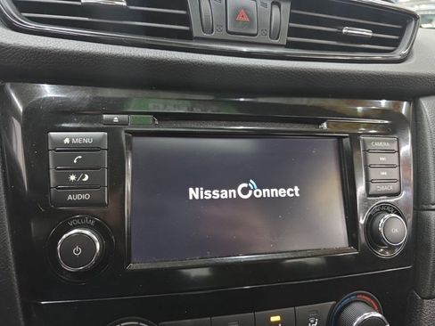 Used 2020 Nissan Rogue S image 16