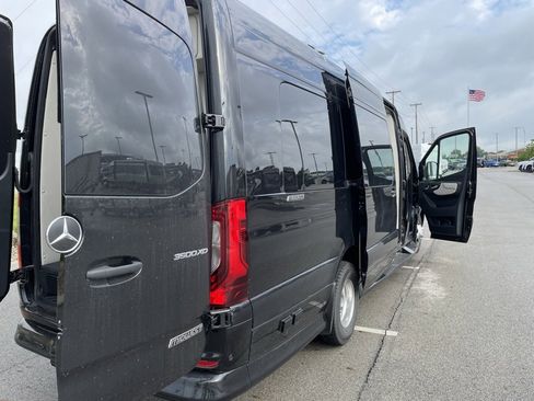 Used 2024 Mercedes-Benz Sprinter 3500 image 16