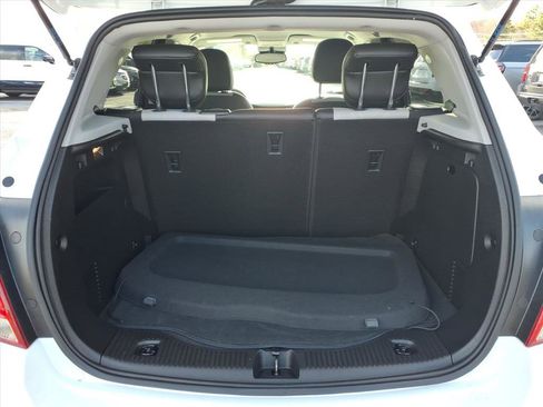 Used 2020 Chevrolet Trax LT w/ LT Convenience Package image 8