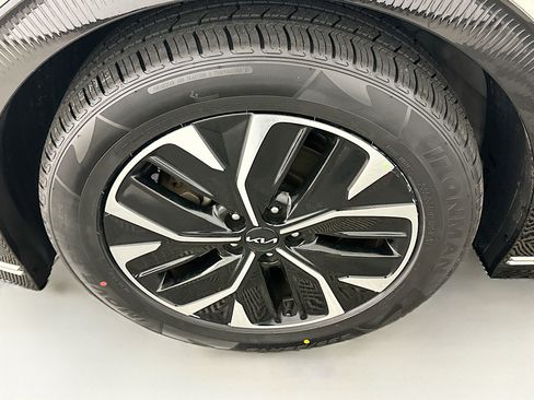 Used 2022 Kia EV6 Wind image 11