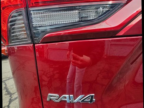 Used 2021 Toyota RAV4 LE image 30